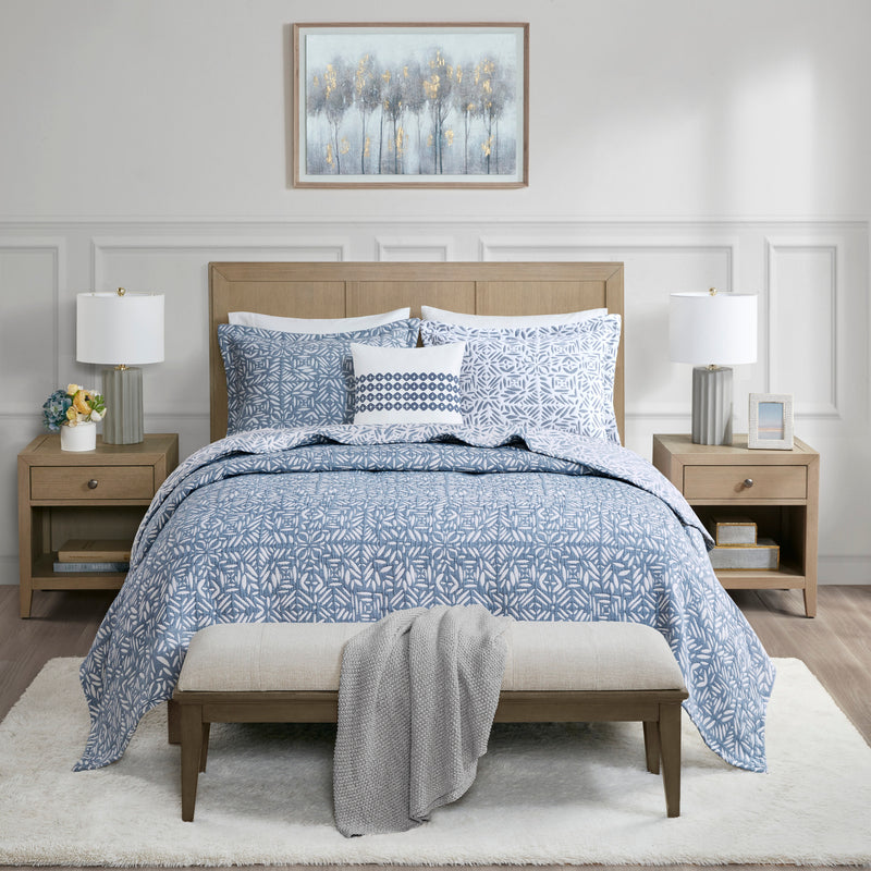 Harmony 4-Piece Oversized Reversible Matelasse Quilt Set with Throw Pillow